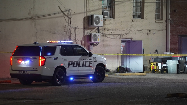 Man airlifted after shooting behind Baytown bar; suspect remains at large, police say — KHOU 11 (Houston)